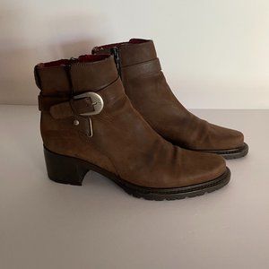 Donald J Pliner  Brown Leather Boots Buckle